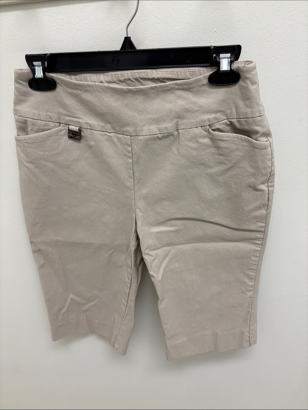 Lisette Women's Stretch Bermuda Shorts in Beige sz 8